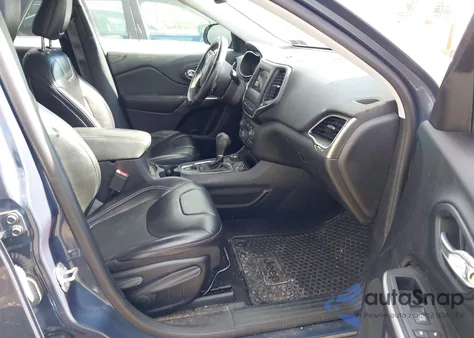 2019 Jeep Cherokee Latitude Plus 4X4 from USA, damaged, VIN 1C4PJMLB8KD465816